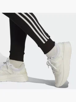 Adidas Essentials 3-Streifen French Terry Cuffed Hose 6 Adidas Essentials 3-Streifen French Terry Cuffed Hose -Adidas Shop 8012 IC8770 P2